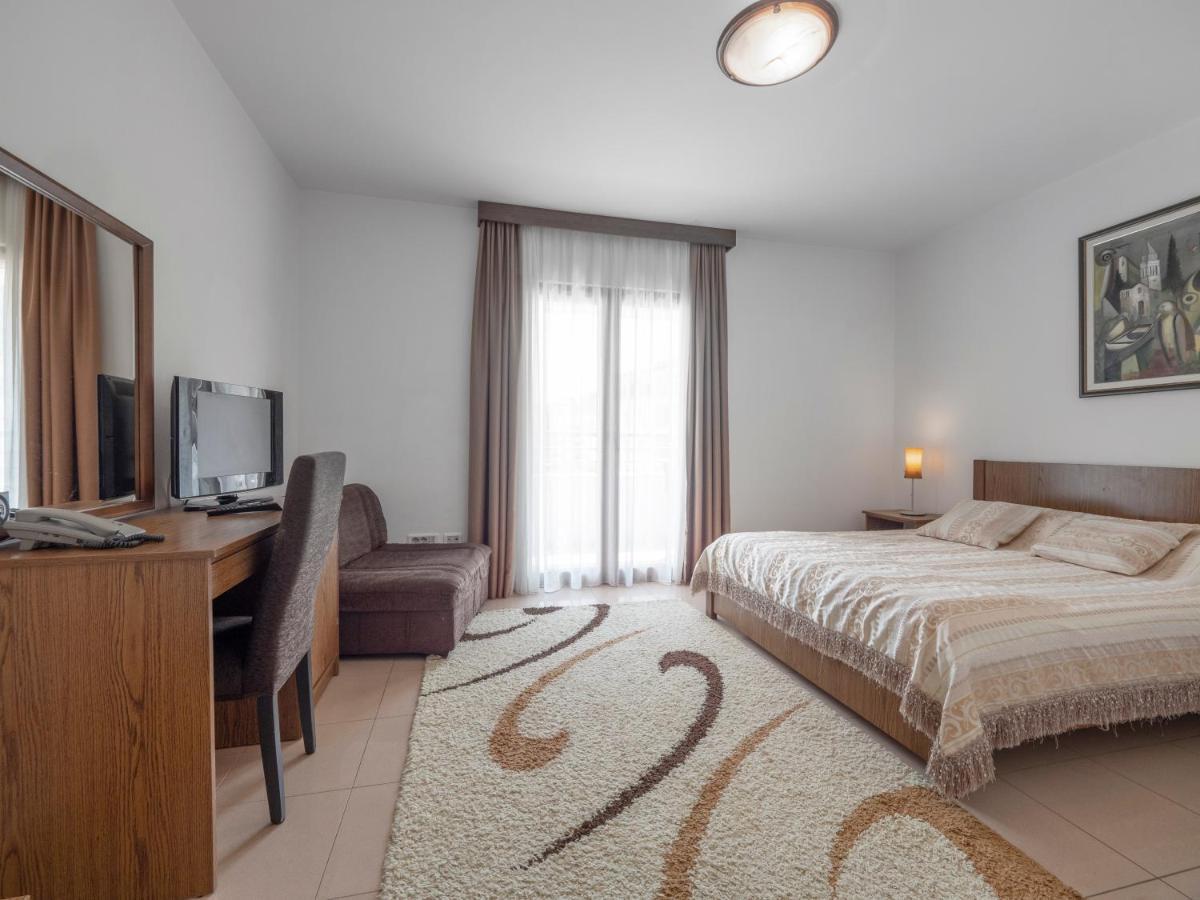 Butua Apartment