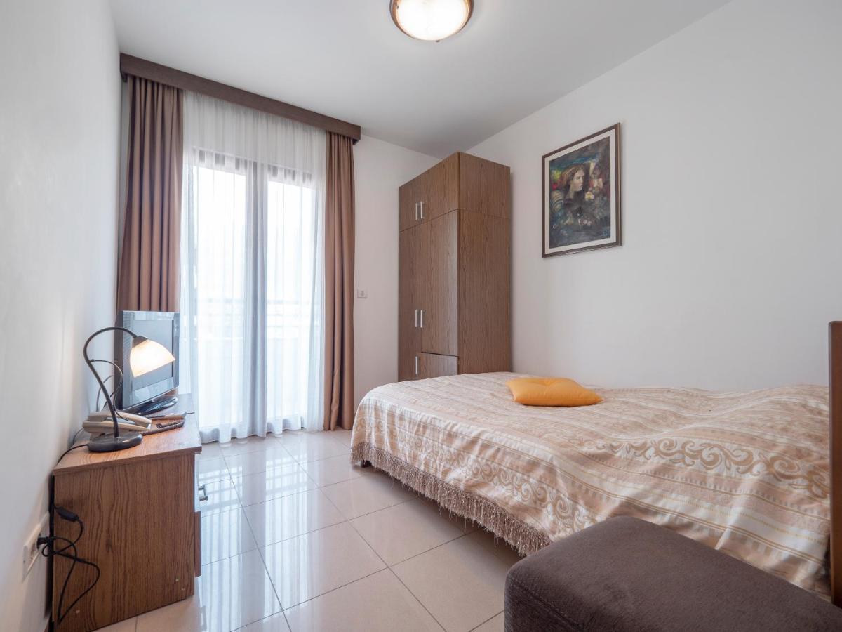 Butua Apartment